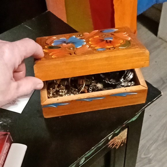 Jewelry box - Picture 2 of 2